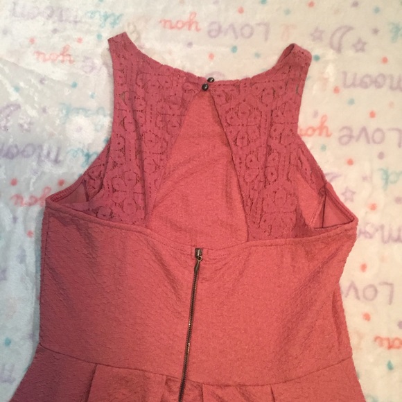 💎 (4/$30) Sz M Rewind Pink Lace Halter Dress - Picture 4 of 6